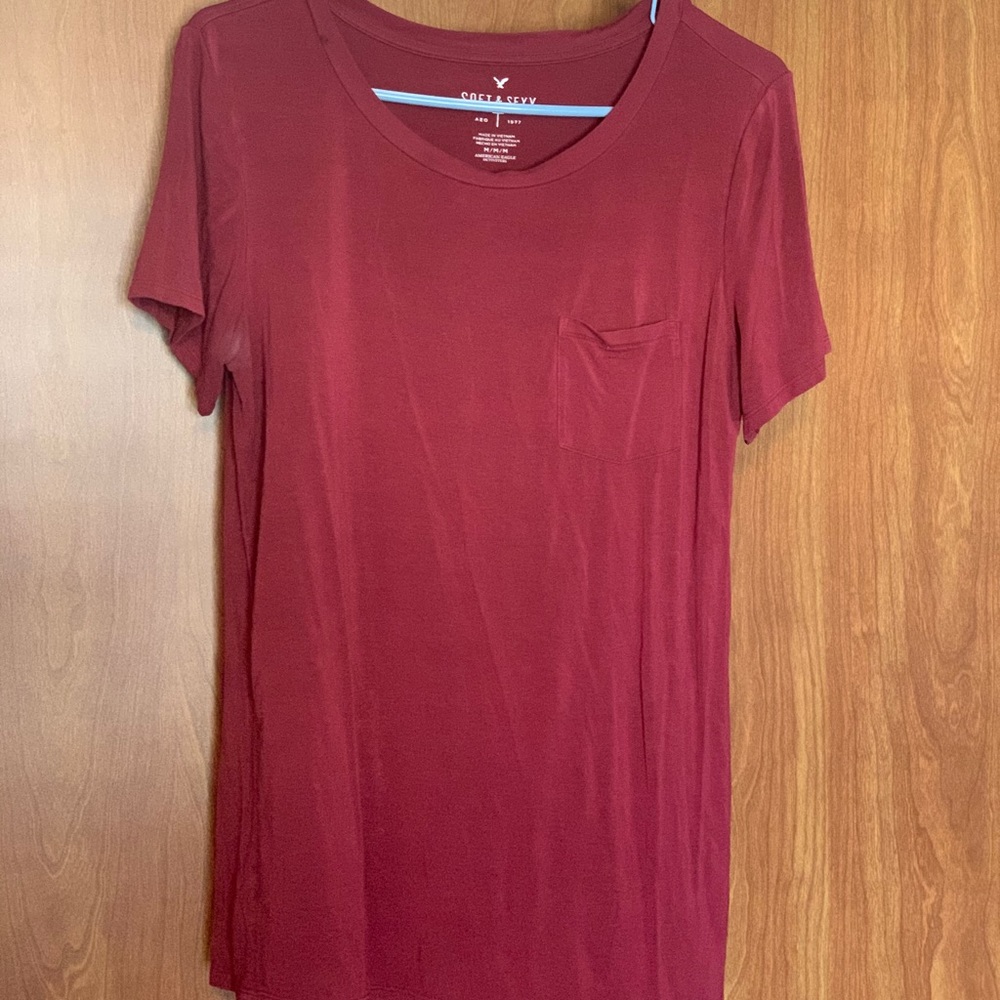 Maroon/red t shirt